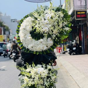 Kệ hoa tang cúi đầu